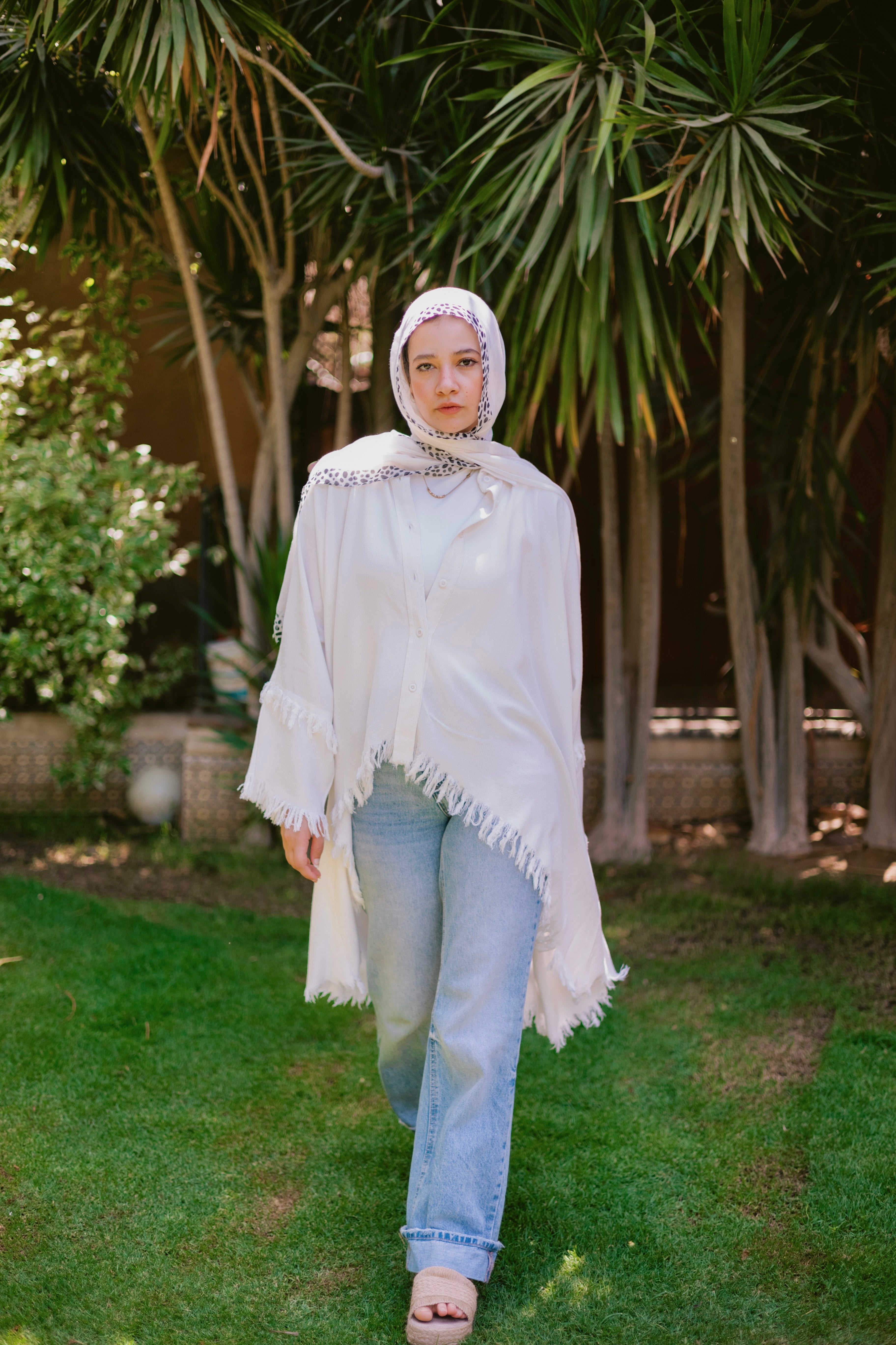 Fringed cardishirt in white