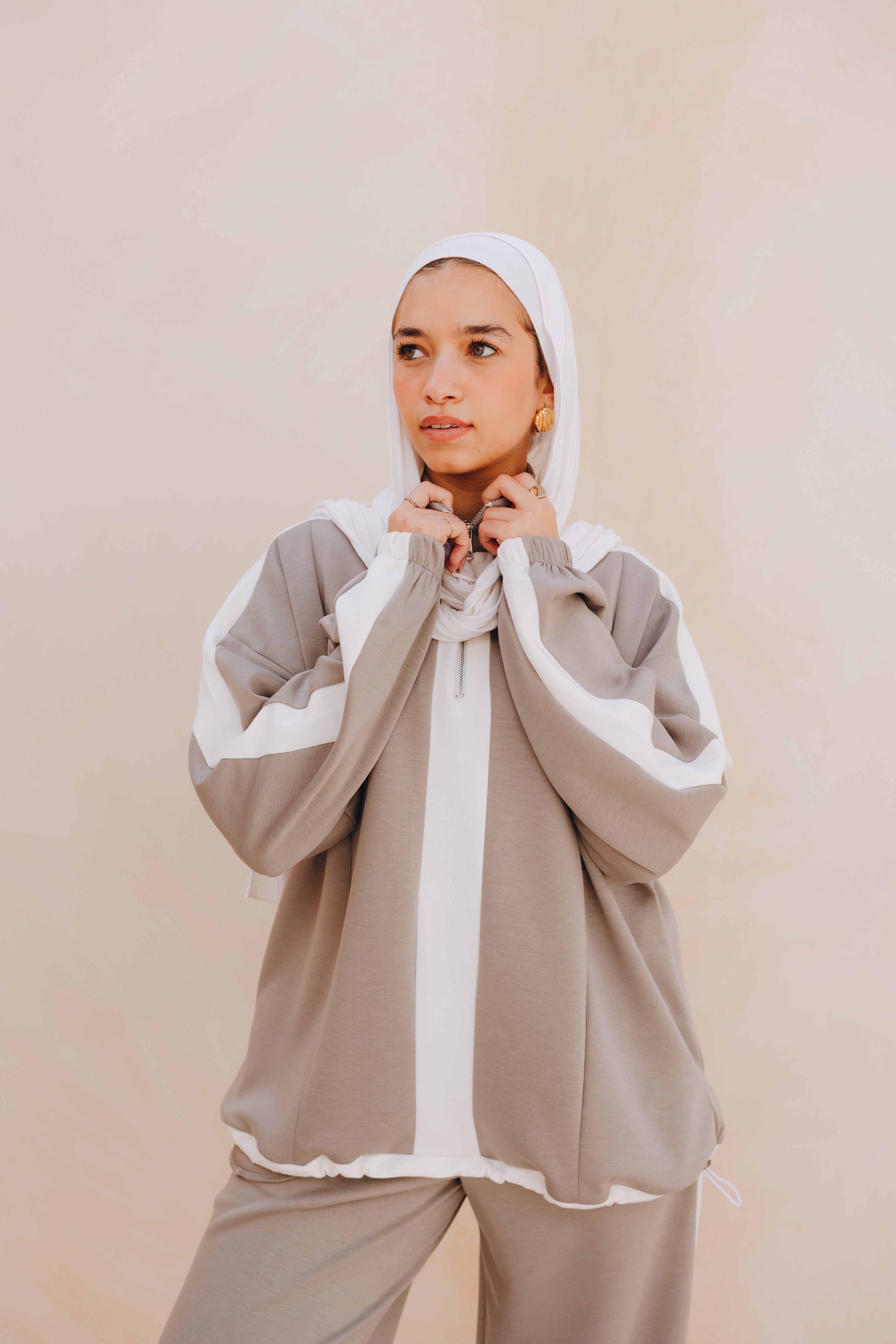 Infinity set in grey