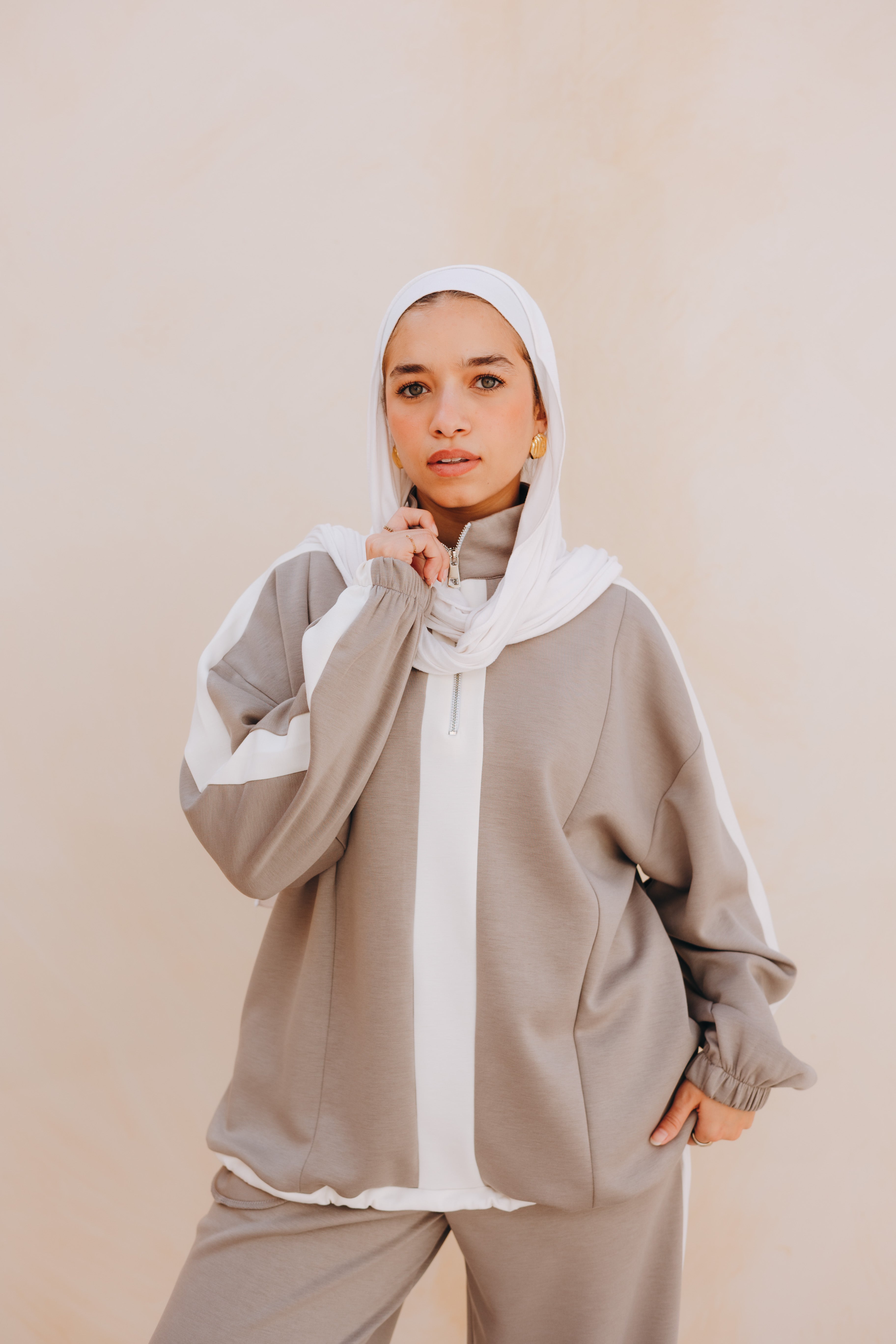 Infinity set in grey