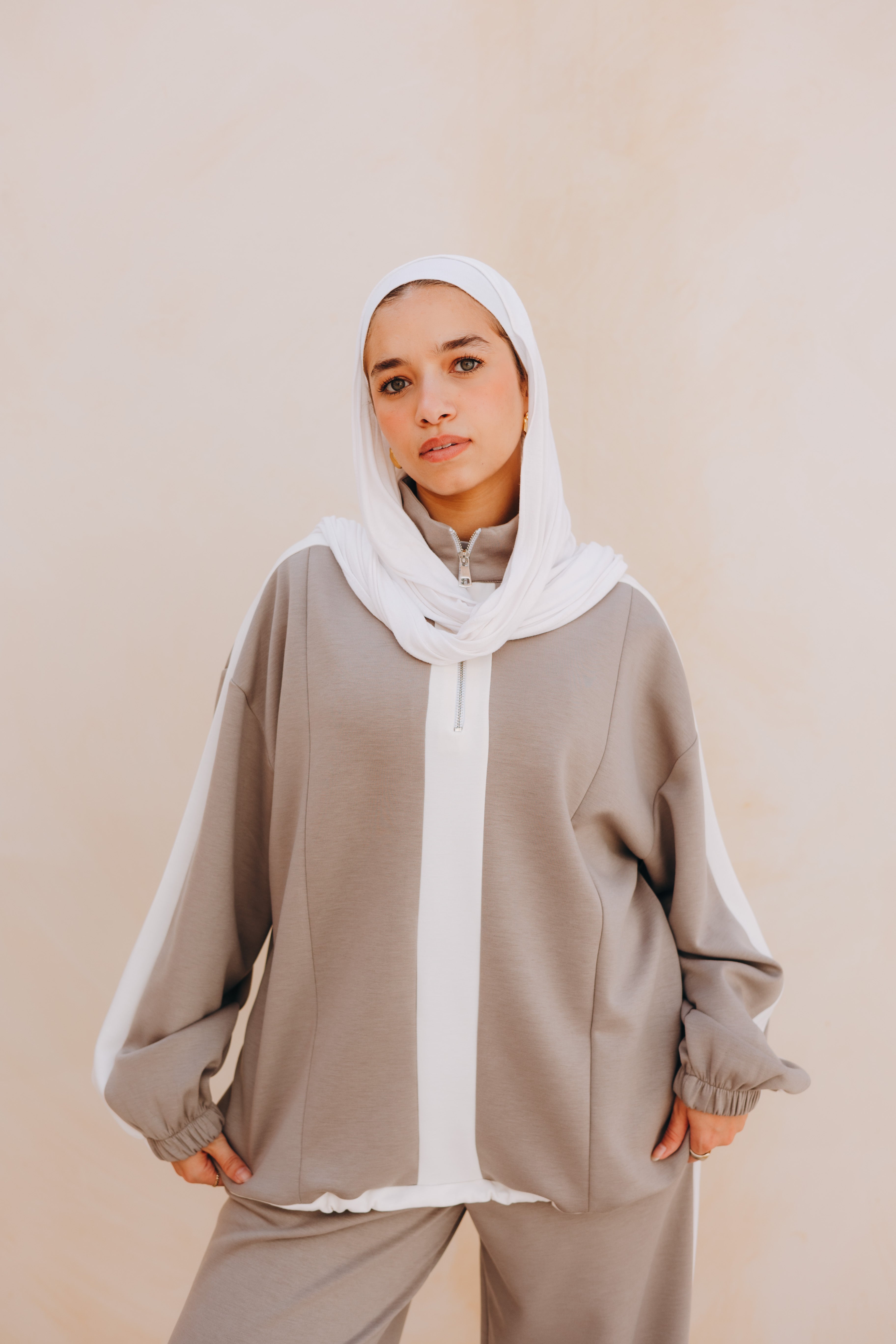 Infinity set in grey