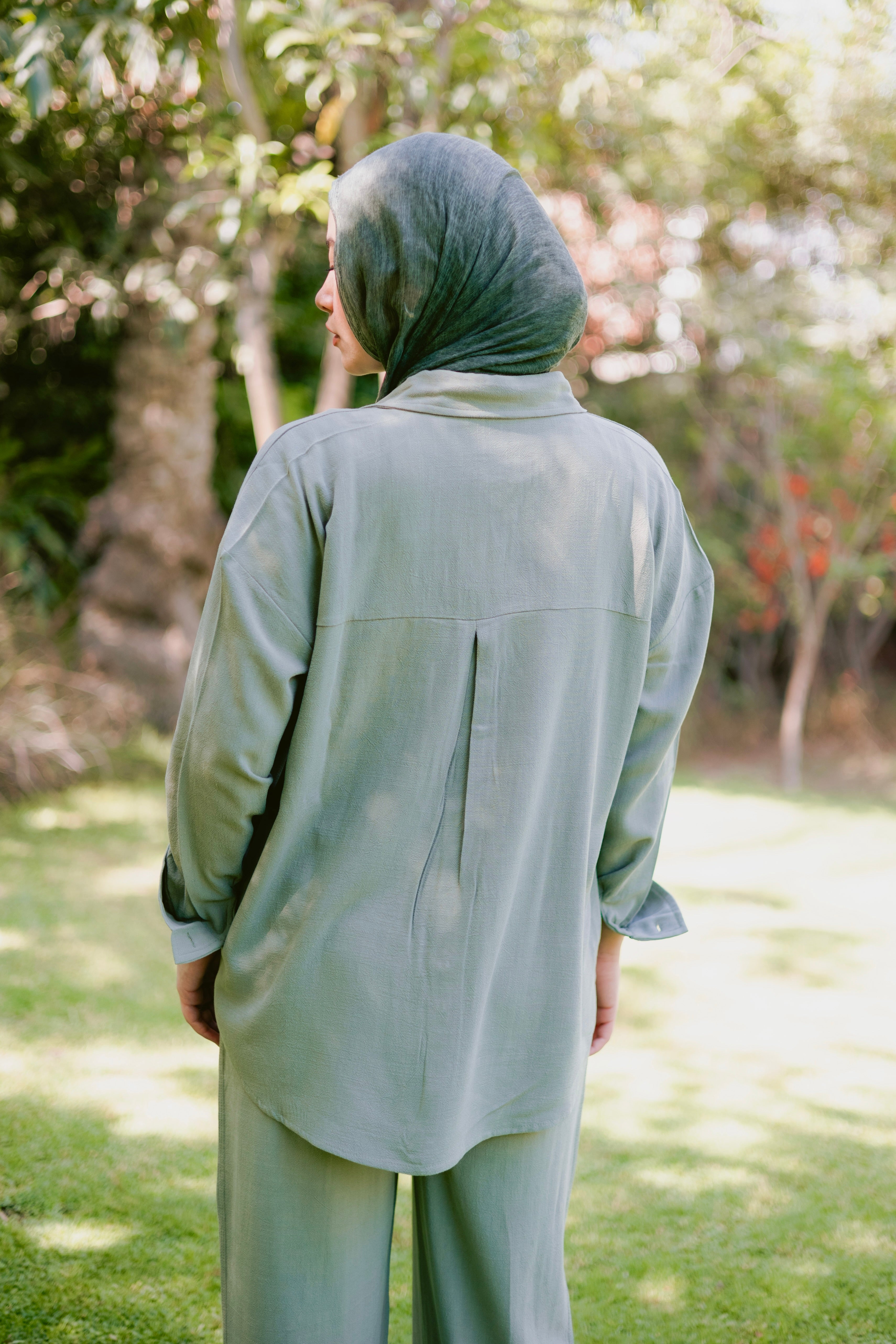 Washed linen set in olive green