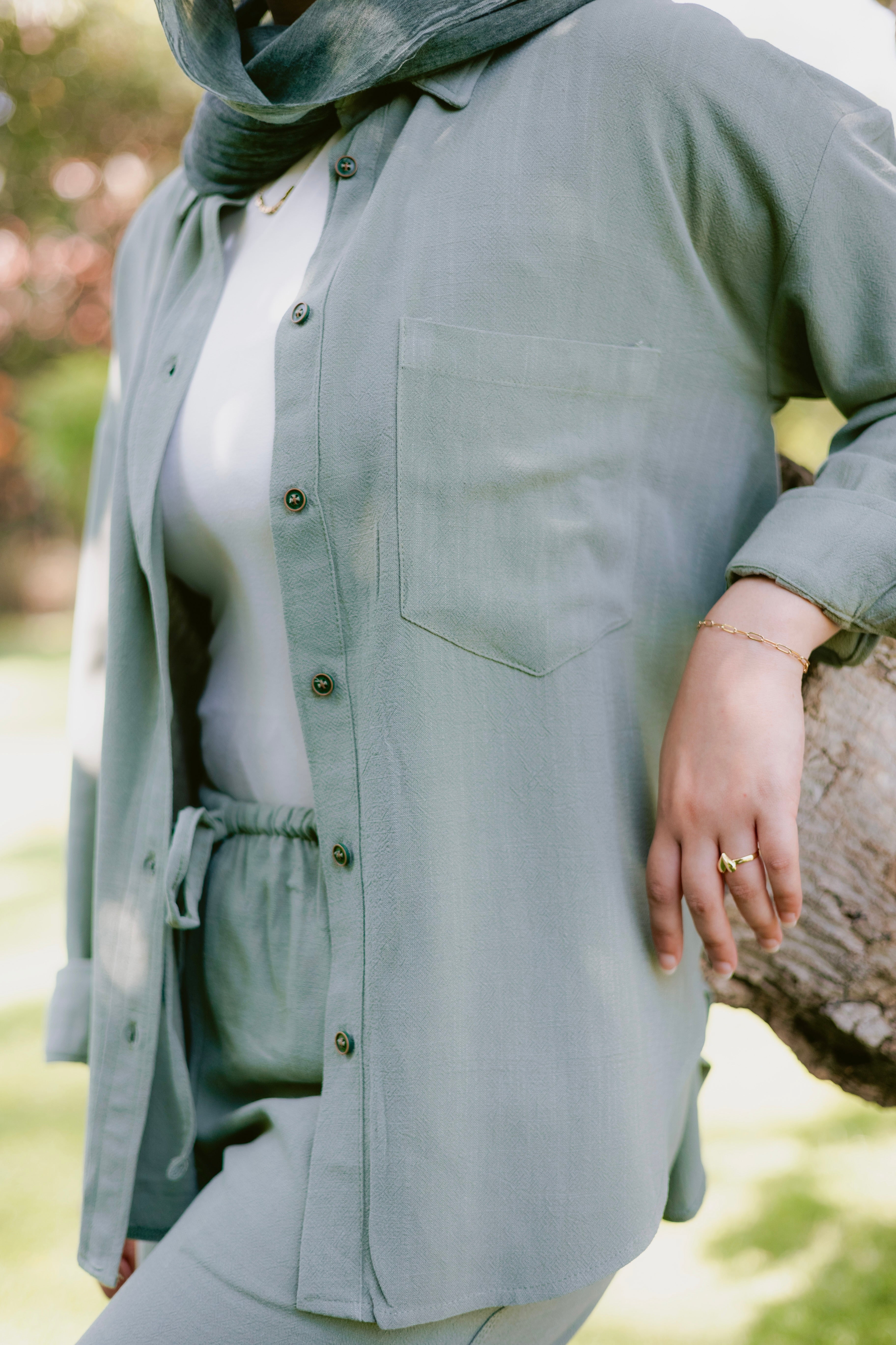 Washed linen set in olive green