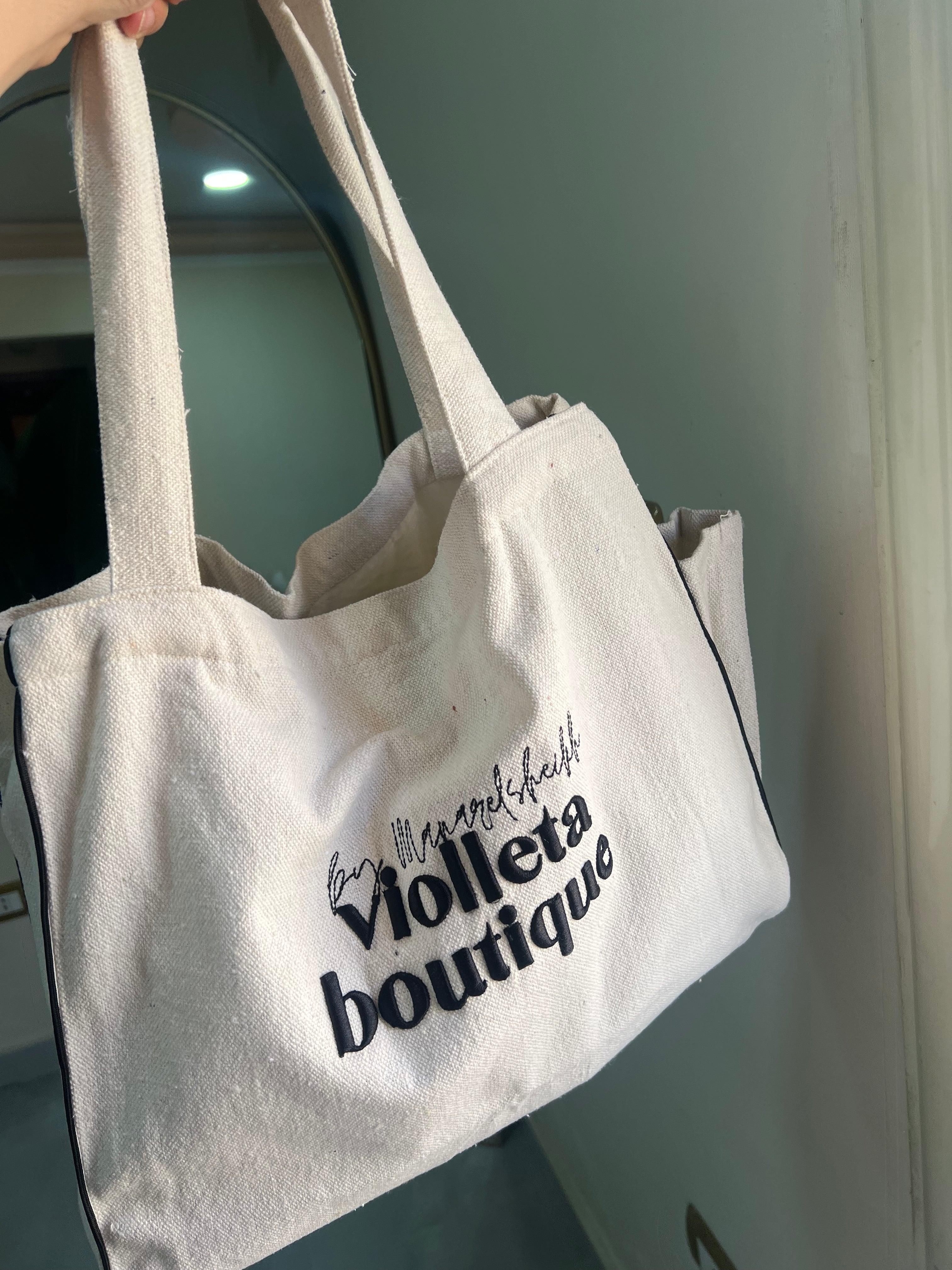 Violleta tote bag