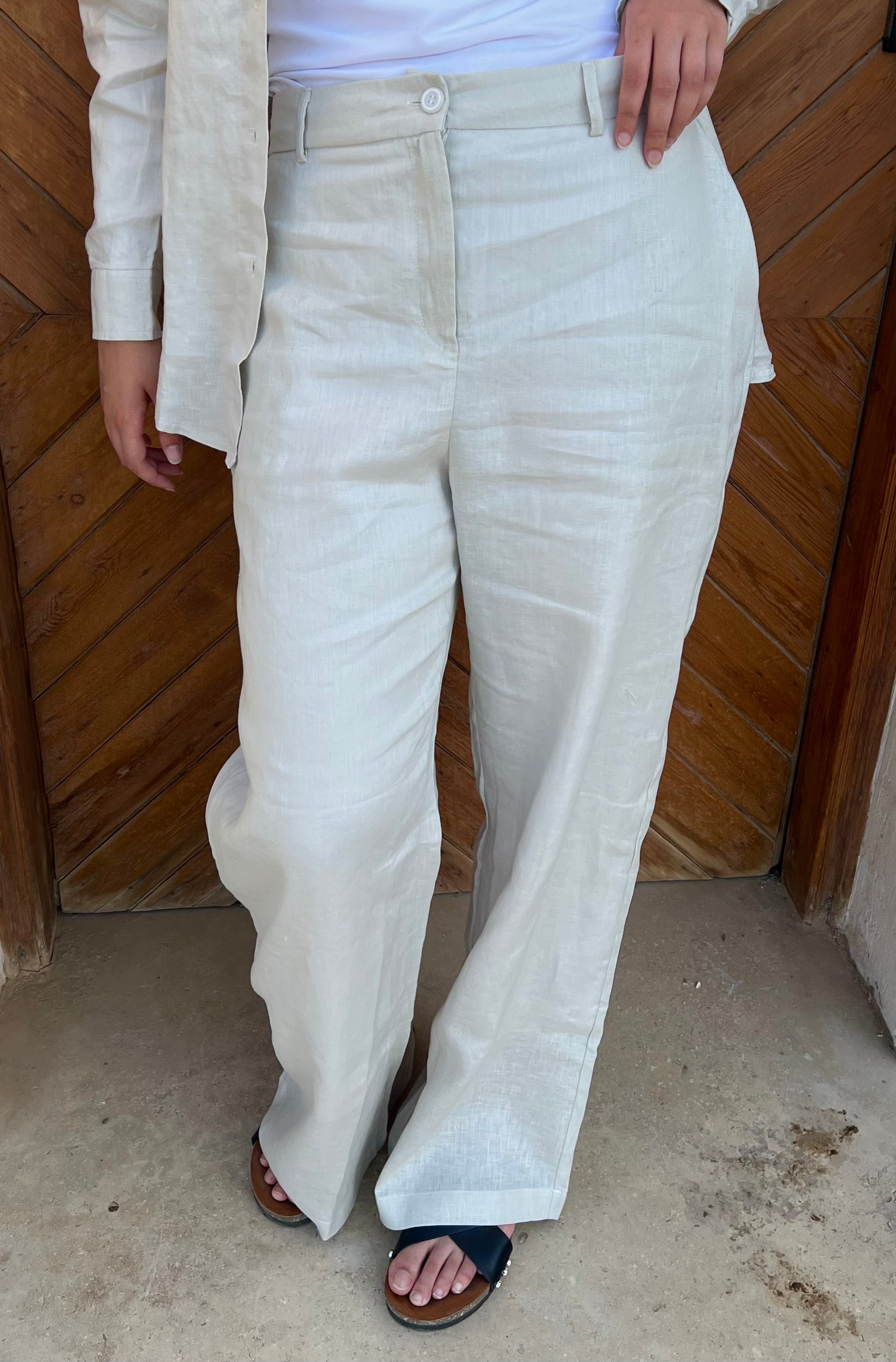 Pure linen pants in beige
